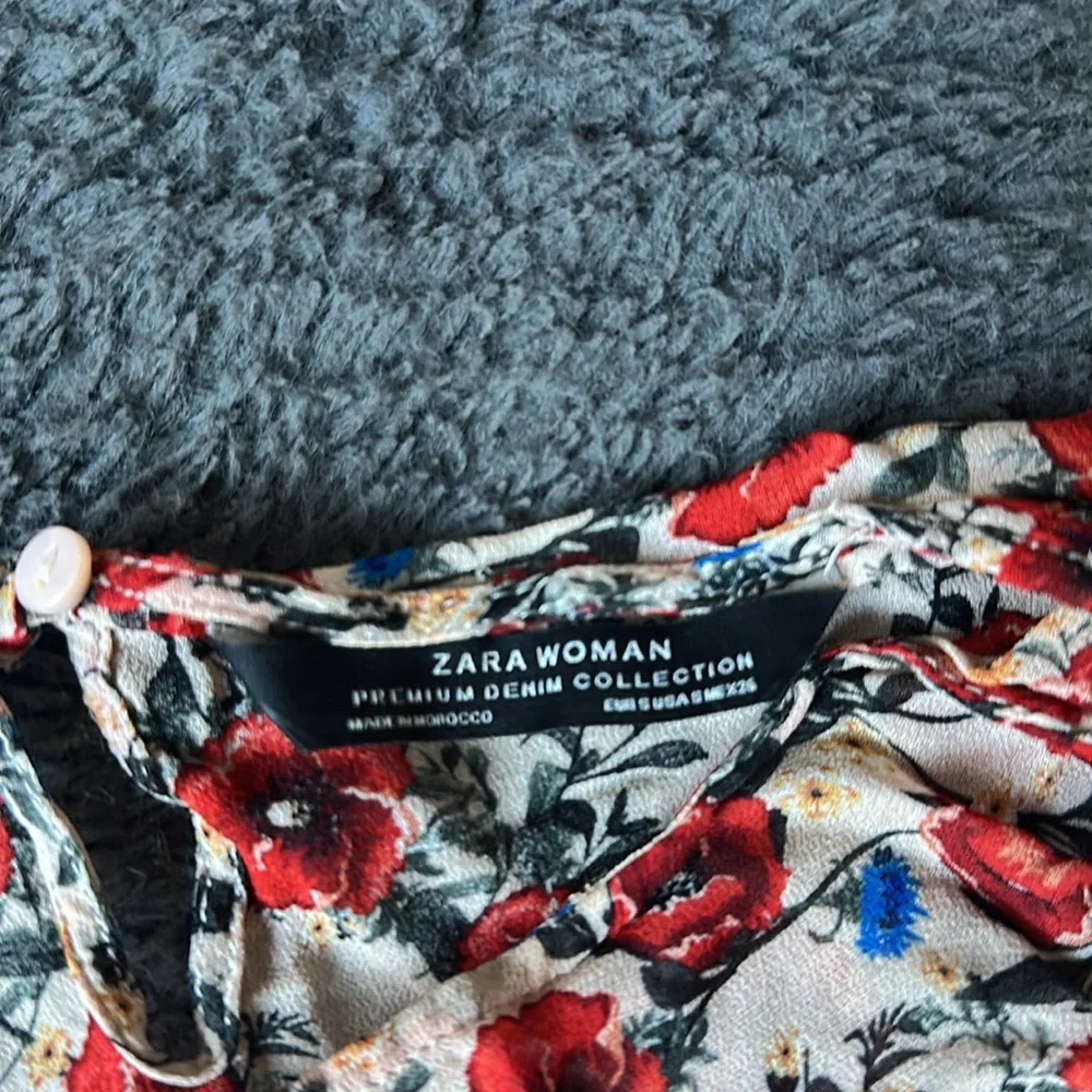 ZARA Floral Sheer Ruched Sleeve Blouse, Small - Picture 2 of 4